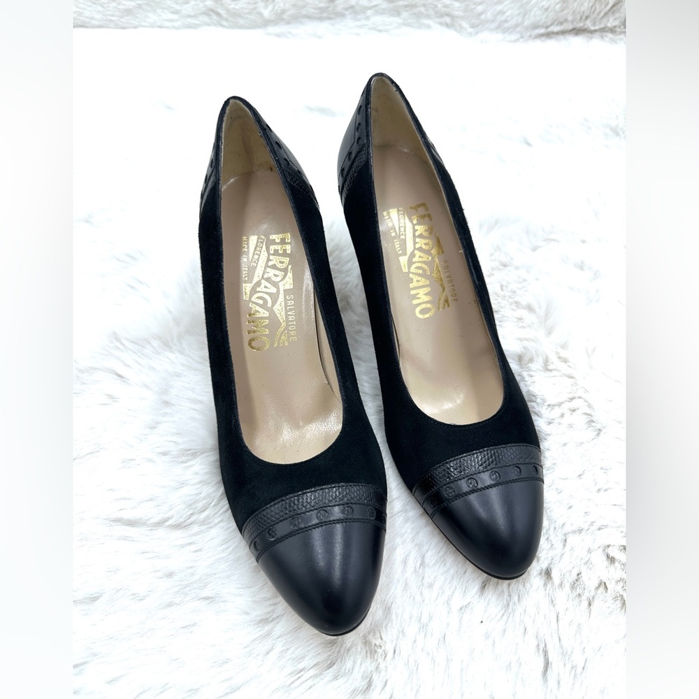 Salvatore Ferragamo Pumps Sz‎ 5 B Black suede Patent Leather Cap Toe NEW